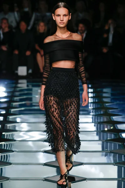 Look 19